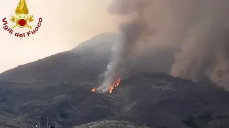 Изригна вулкан на италиански остров