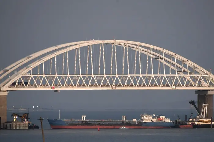Русия затваря Черно море около Крим за чуждестранни кораби до октомври