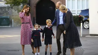 Британска кралска внучка тръгна на училище на 4 години (СНИМКИ)