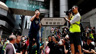 Арестуваха виден активист в Хонконг преди планираните  за уикенда протести