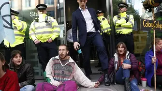 319 екоактивисти арестувани на протести в Лондон