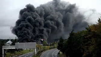 Голям пожар във френски химически завод (СНИМКИ)