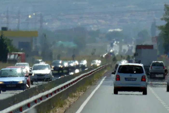 България последна в Европа по намаляване на емисиите от колите