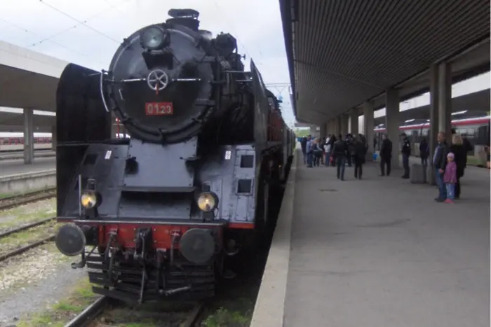 Ретро влак с парен локомотив и царски вагон до Кюстендил и обратно