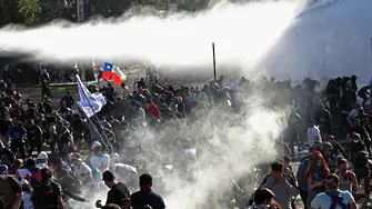 Протестите в Чили продължават, вземат още жертви (СНИМКИ)