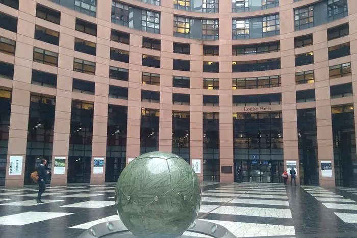Европейският парламент иска да съди Комисията за бездействие