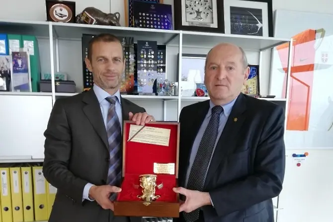 Президентът на УЕФА пратил поздрави на Боби Михайлов