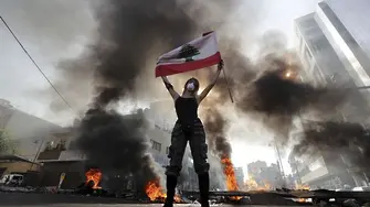 Протести отново блокират Ливан. Първа жертва, затворени банки