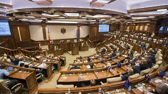 Молдова избра кабинет от технократи до парламентарните избори