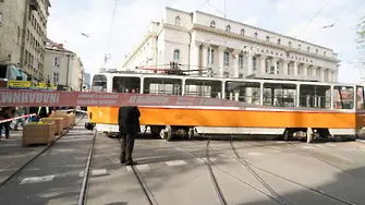Жена пострада след като трамвай дерайлира в София