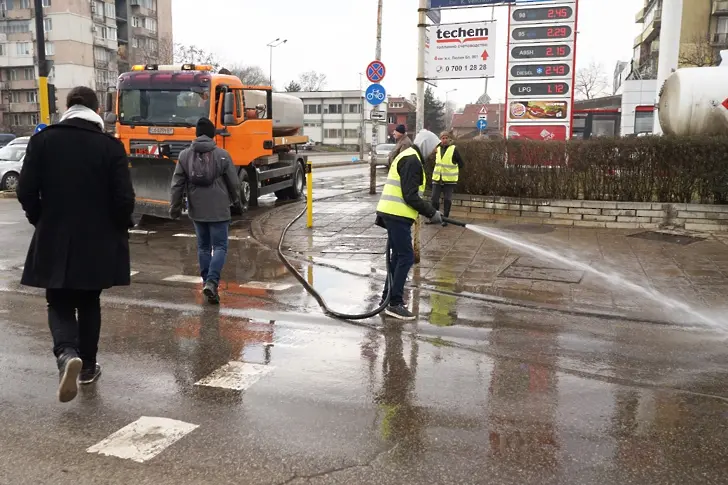 Започва миене на булевардите в София