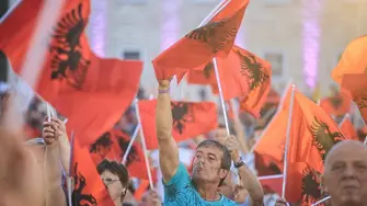 ДЕНЯТ В НЯКОЛКО РЕДА: вдигнато вето и македонско-албански страсти