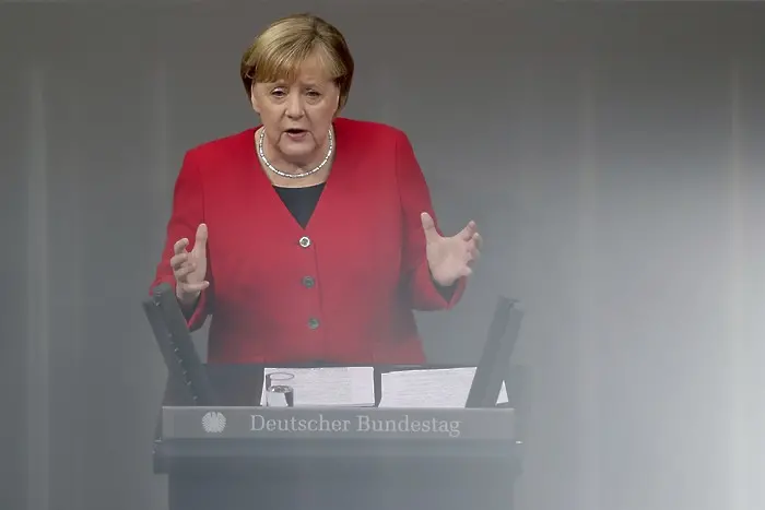 Меркел гледа на сблъсъка на германския съд с ЕЦБ като на възможност за интеграция