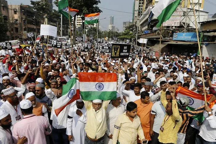 В Индия мюсюлмански тълпи скандират: 