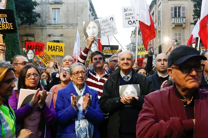 Протестиращи попречиха на малтийския премиер да напусне сградата на парламента