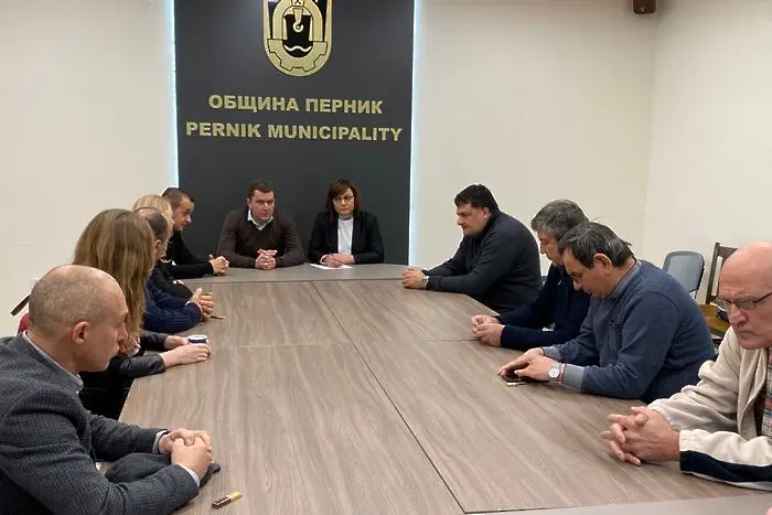 Нинова се среща с Гешев заради Перник, обвини министрите за кризата