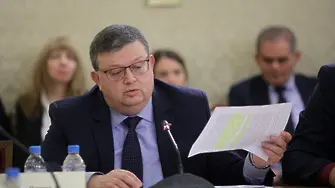 Цацаров: Чакането на едно тълкуване от ВКС бави 150 дела на КПКОНПИ