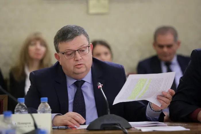 Началничката на кабинета на Бойко Рашков била уволнена от КПКОНПИ