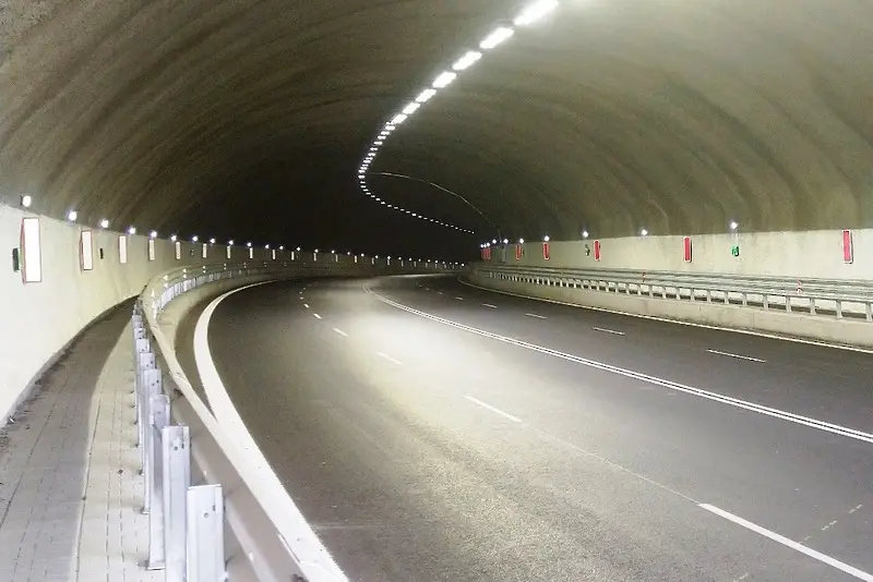 Турски, китайски и български компании ще се борят за 320 млн. лв. за тунела под Шипка