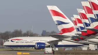 Стотици полети са отменени във Великобритания заради бурята 