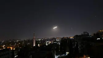 Сирийски военни едва не свалили пътнически самолет