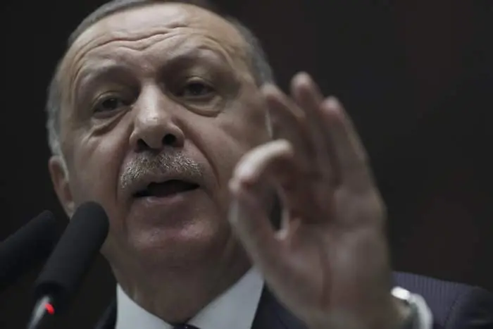 Ердоган гони посланиците на 10 държави заради правозащитник