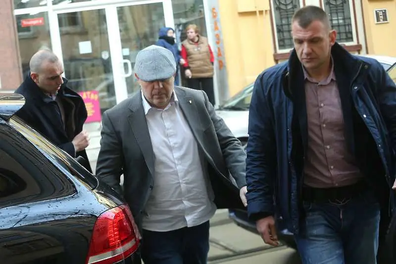 Гешев: 7 обвинения срещу Божков, има заповед за ареста му (ВИДЕО)