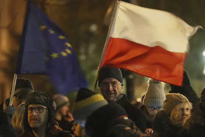 ЕК готова пак да предприеме мерки срещу Полша