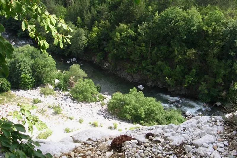 Няма опасност за питейната вода в терасата на река Чепеларска