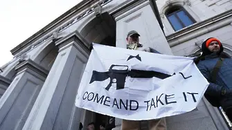 Вирджиния настръхна от митинг на оръжейни активисти (СНИМКИ)