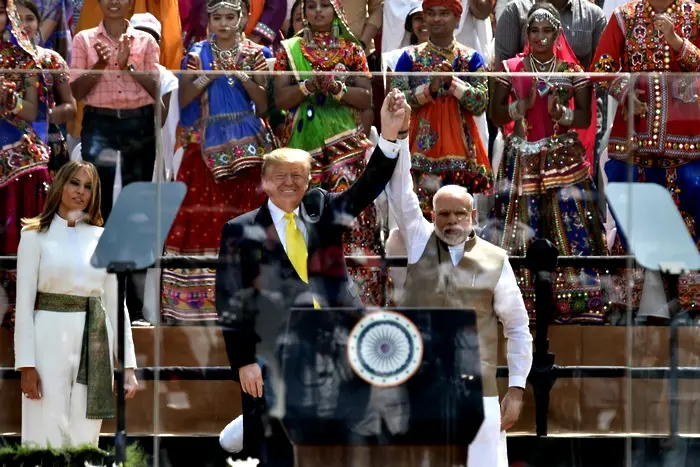 Тръмп и Моди - заедно в Индия пред 125 000 души