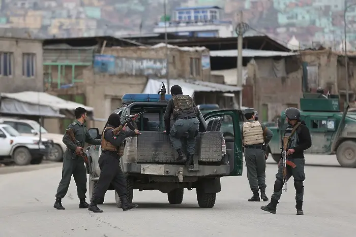 Поне 25 загинаха след атентат в сикхски храм в Кабул