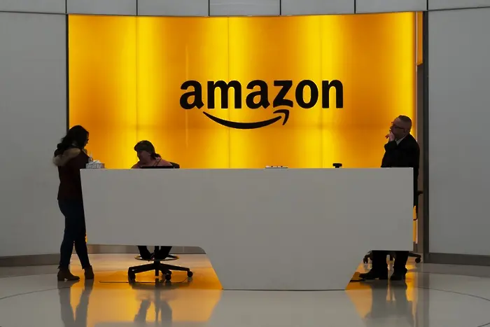 Amazon отваря огромна бакалия без касиери