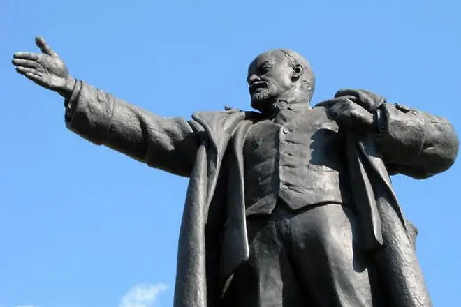 Издигат първата статуя на Владимир Ленин в Западна Германия
