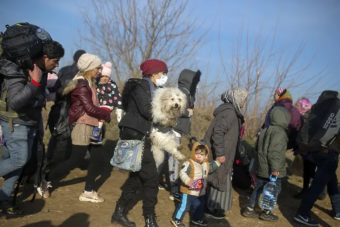 Турция: Над 76 000 мигранти минаха границите с ЕС 