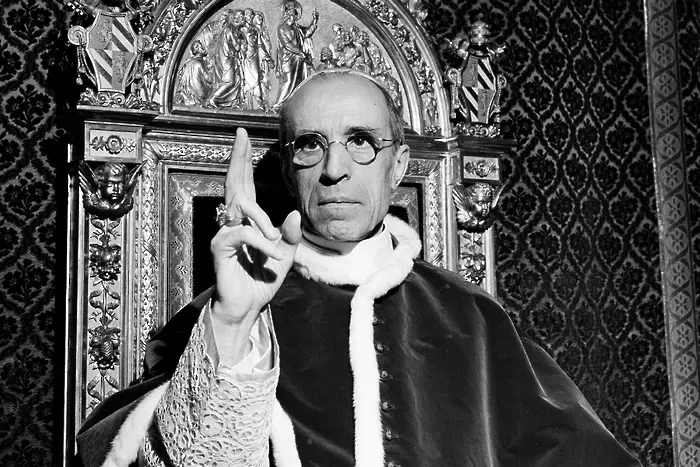 Останал ли е Пий XII безразличен към Холокоста?
