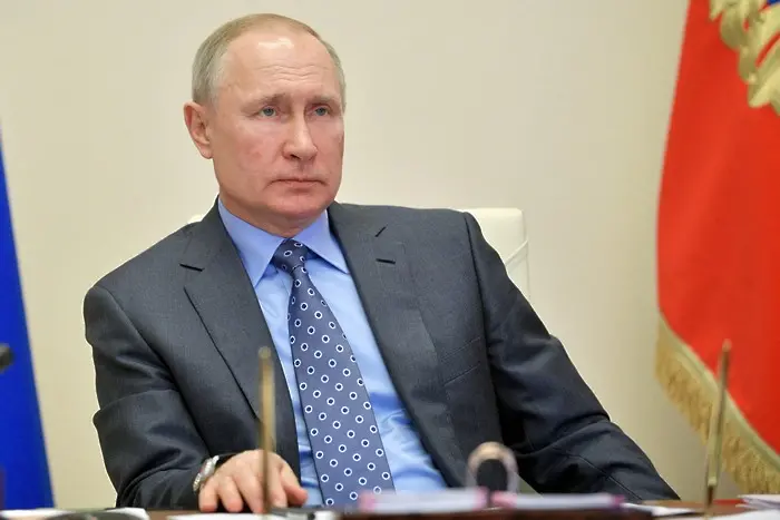 Русия: Валят корона-оставки сред нарастваща тревога
