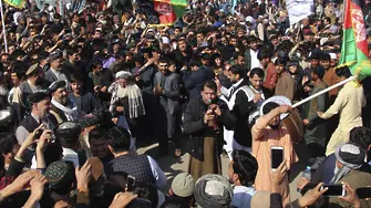 Талибаните възобновяват атаките срещу правителствените сили