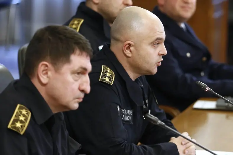 Полицай заплаши Красимир Каракачанов с глоба, ако е нарушил правилата