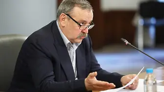 Кантарджиев: Досега не сме се издънвали във ваксинационната ни политика