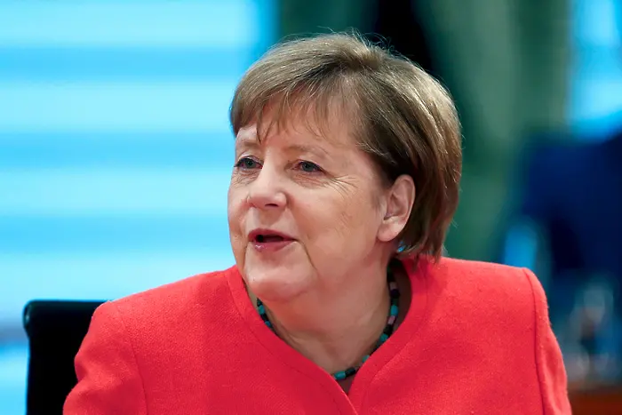 Изпращат Меркел с пънк, шлагер и църковен химн