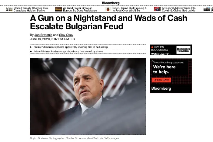 Bloomberg: Пистолет на нощното шкафче и пачки с пари изострят българска вражда