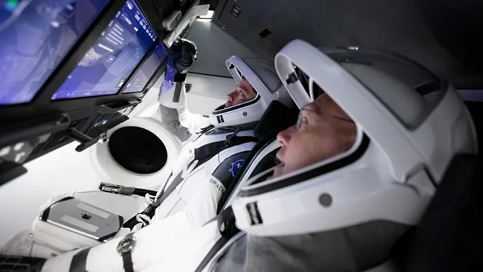 SpaceX изстрелва утре първата си ракета с хора към Международната космическа станция (СНИМКИ)