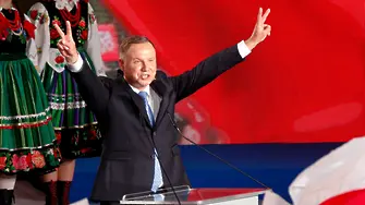 Консерватор и либерал ще се борят за президентския пост в Полша на балотаж