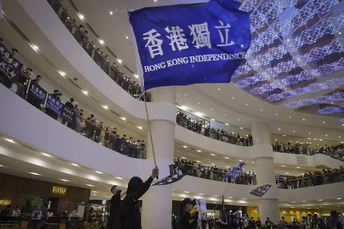 Евродепутати искат съд за Китай заради Хонконг