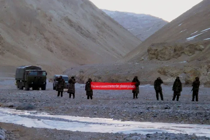 Какво стои за индийско-китайския конфликт в Хималаите?