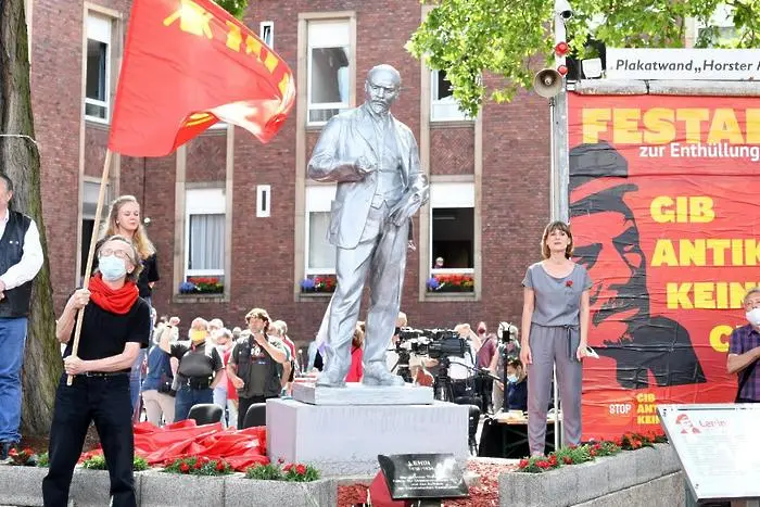 Паметник на Ленин беше открит в Западна Германия