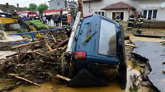 Най-малко 8 души загинаха при наводнения в Чехия (ВИДЕО)