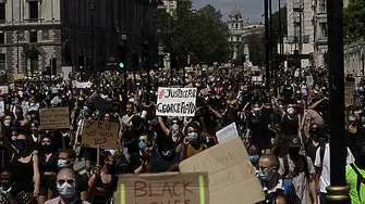 Стотици протестираха в Лондон и Берлин заради убийството на чернокож от американски полицай