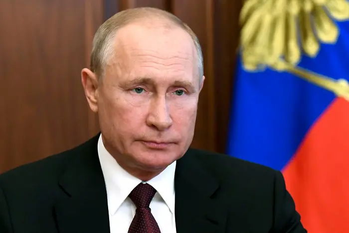 Путин сипе социални помощи и данъчни облекчения преди референдума за конституцията